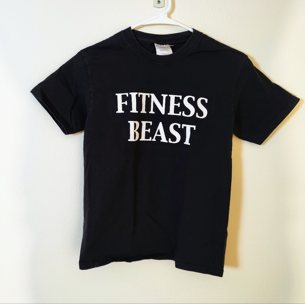 Unisex adult t shirt, size small "fitness beast"